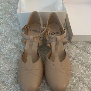 Brand new LaDuca Rachelle Soft sole 2.5 character heels